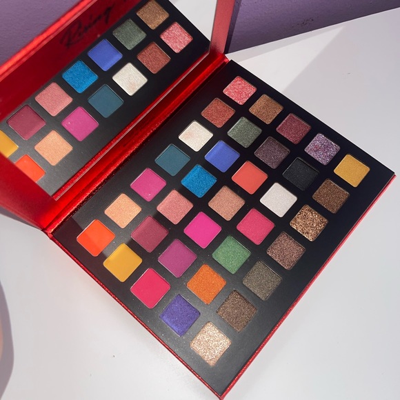 Rising heat EYESHADOW PALETTE… - Picture 4 of 5